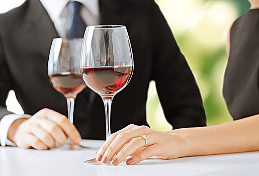 专注,情侣,葡萄酒,玻璃,餐馆