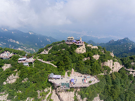 航拍河南洛阳栾川老君山最高峰马鬃岭