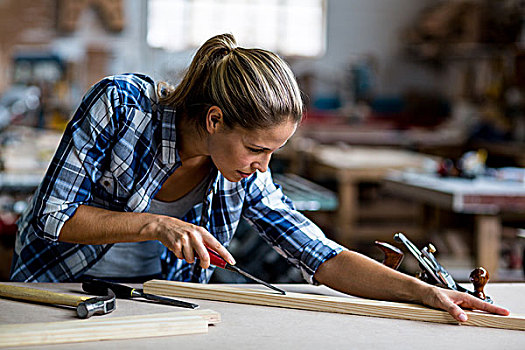 女性,木匠,凿子,厚木板,工作间