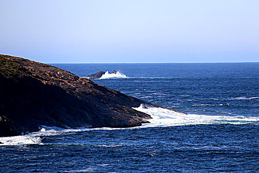 波涛汹涌的海岸