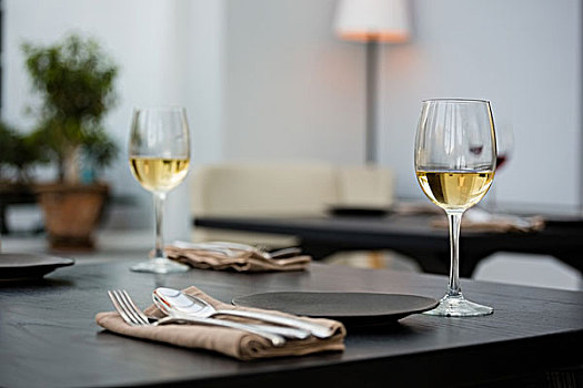 葡萄酒杯,餐具,桌上,餐馆