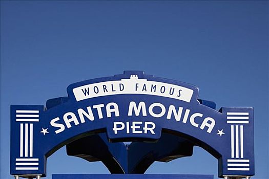 仰视,广告牌,圣莫尼卡码头,洛杉矶,加利福尼亚,美国