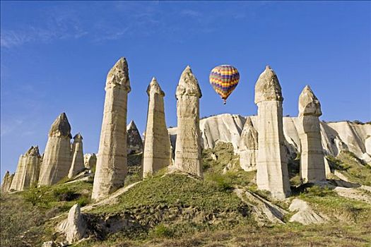 热气球,上方,火山,石灰华,石头,柱子,仙人烟囱岩,喜爱,山谷,靠近,卡帕多西亚,土耳其