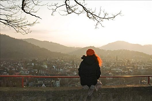 红发,女人,墙壁,后视图,日落,巴登符腾堡,德国