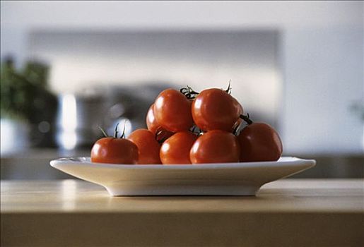 西红柿,盘子,厨房用桌