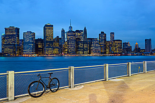 栅栏,自行车,布鲁克林大桥,公园,晚间,下曼哈顿,天际线,纽约,美国