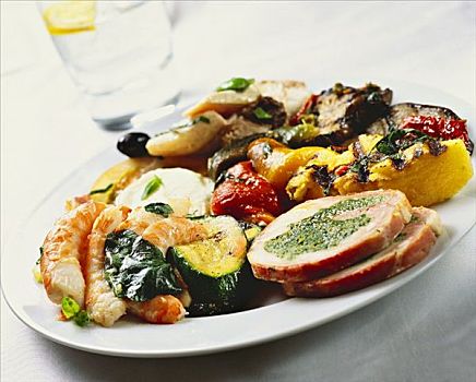 什锦烧烤,挪威海蛰虾,火鸡卷,玉米糊,蔬菜