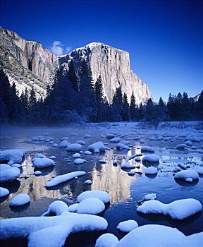 加利福尼亚,优胜美地国家公园,优胜美地山谷,雪景,船长峰,默塞德河