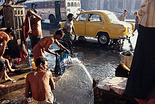 男人,拿,沐浴,公用,供水,路边,加尔各答,城市,印度