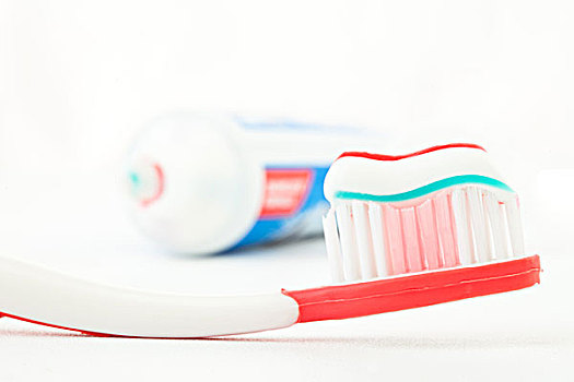 红色,牙刷,牙膏,白色背景