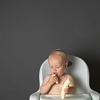婴儿,高脚椅,吃,香蕉