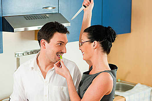 有趣,厨房,女人,拿着,刀,上方,头部,丈夫