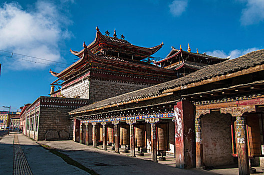 转经筒走廊藏族寺庙