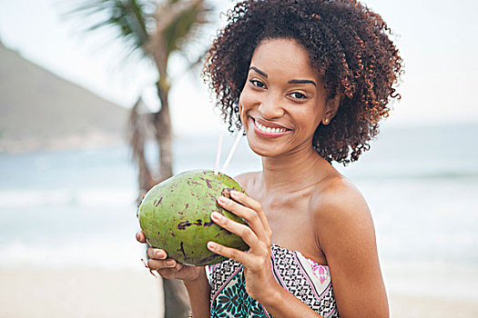 年轻,女人,头像,喝,椰汁,海滩,里约热内卢,巴西