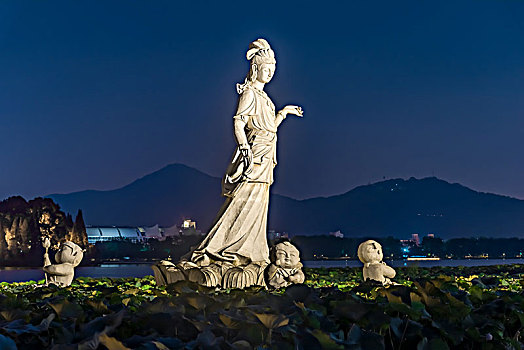南京玄武湖莲花仙子雕像