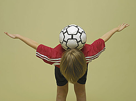 男孩,球,颈部,序列,8-12岁,孩子,球员,运动衣,上身,技能,精通,平衡,球类运动,运动,足球,比赛,训练,爱好,休闲,工作室,概念