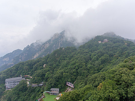 航拍河南洛阳栾川老君山中天门牌坊中天门广场