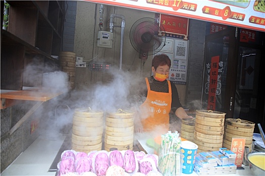 山东省日照市,上百种美食美味可口,这条美食街让人流连忘返