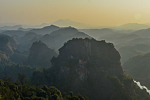 山,丹霞,河流,蓝天,黄昏,大气,田野,水电站,村庄,驴友,旅行,地质公园,丹霞地貌,绿色,灌木,树,草,水潭,素材,平面设计