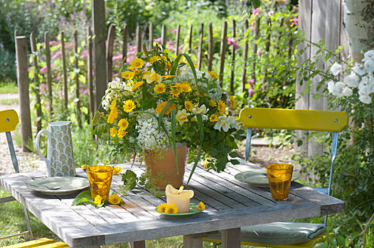 黄色,夏日花束,桌上,花园