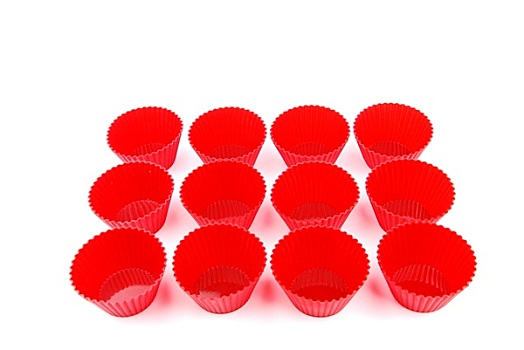 红色,塑料杯,小蛋糕,白色背景