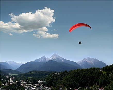 瓦茨曼山,滑翔伞