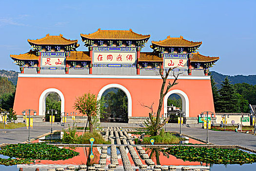 信阳罗山县灵山寺莲花池