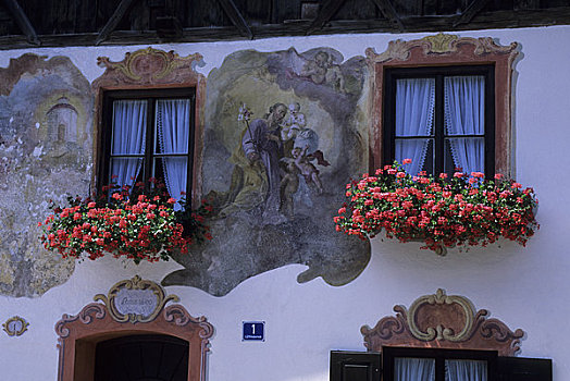 德国,巴伐利亚,涂绘,房子,窗户,花箱,天竺葵