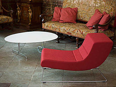 红色,软垫,椅子,金属,框架,牛奶咖啡,桌子,正面,老式,沙发