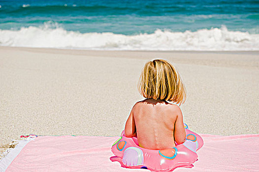 女孩,坐,游泳圈,海滩