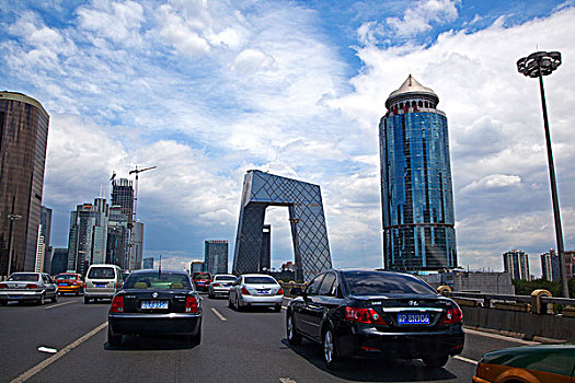 从国贸桥上看北京中央电视台新楼