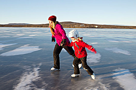 母女,滑冰,冰湖