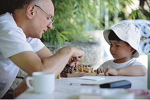 爷爷,孙子,玩,下棋