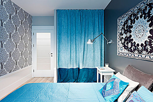 地毯,墙壁,高处,双人床,苍白,蓝色,双色调,帘,衣柜