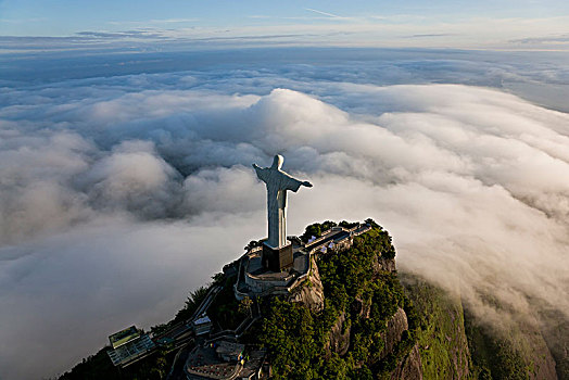 俯拍,巨大,耶稣,救世主,雕塑,围绕,云,科尔科瓦多,里约热内卢,巴西