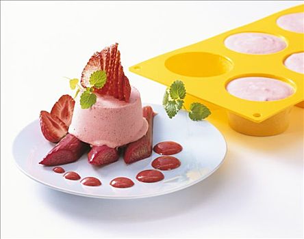 草莓,冰淇淋蛋糕,大黄
