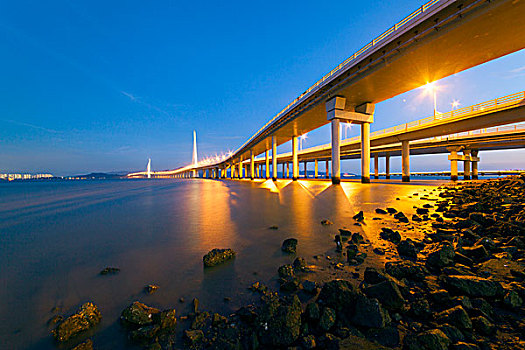 中国广东深圳湾大桥夜景