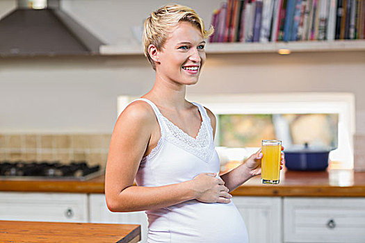 孕妇,搂抱,肚子,喝,橙汁