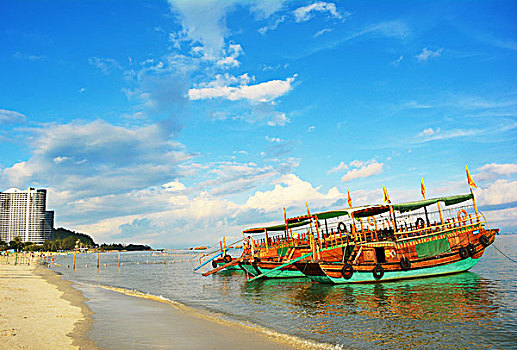 泰国海边沙滩渔船