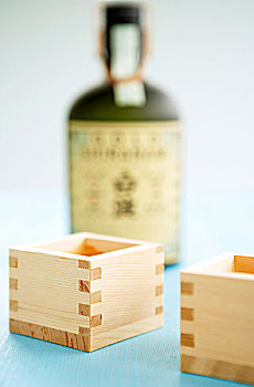 日本米酒,杯子,瓶子