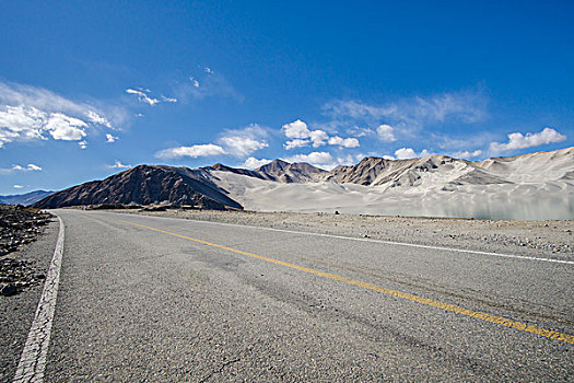 汽车广告背景,高原,山川,雪山,公路