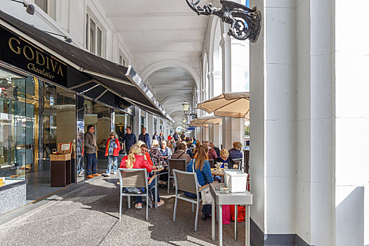 德国汉堡著名景点阿尔斯特湖拱廊下午咖啡馆门口街景
