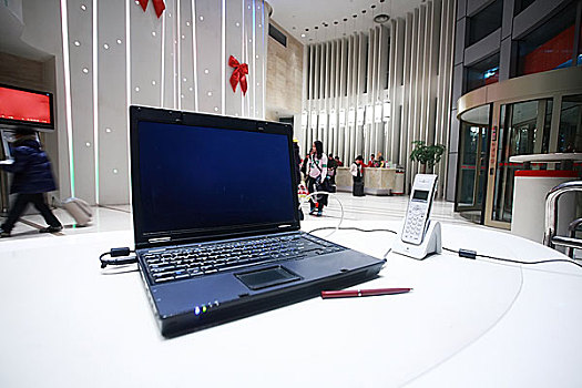 笔记本电脑,桌上,酒店