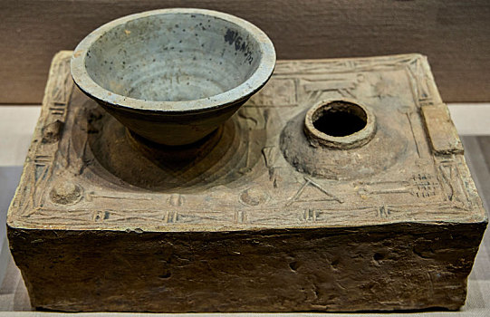 汉代彩绘灰陶灶