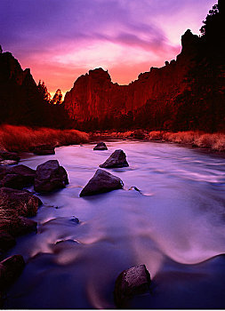 史密斯岩石州立公园,黄昏,弯曲,河,俄勒冈,美国