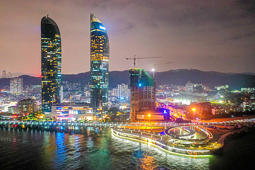 航拍福建厦门世茂海峡大厦双子塔夜景