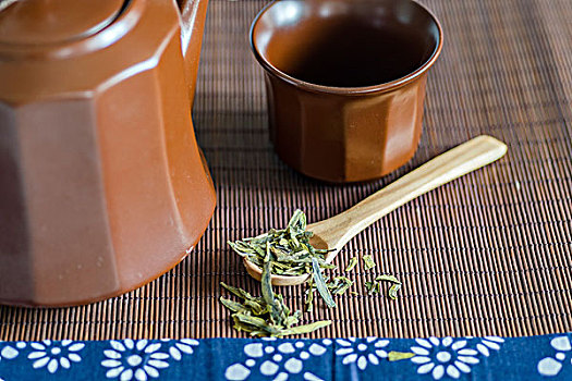 龙井茶紫砂壶