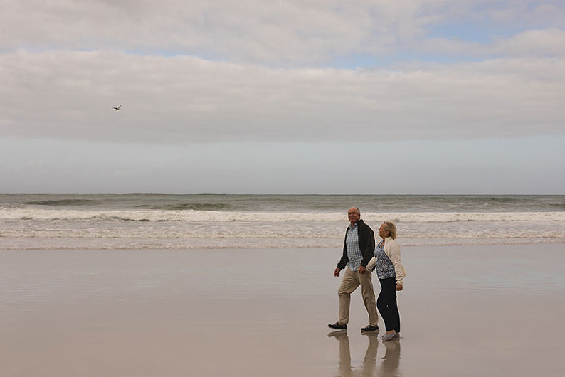 老年,夫妻,走,牵手,海滩_高清图片_全景视觉