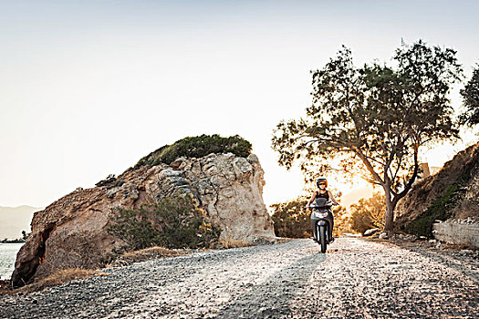 女人,骑,摩托车,海岸,萨摩斯岛,希腊
