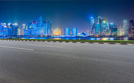 杭州钱江新城建筑夜景和道路交通